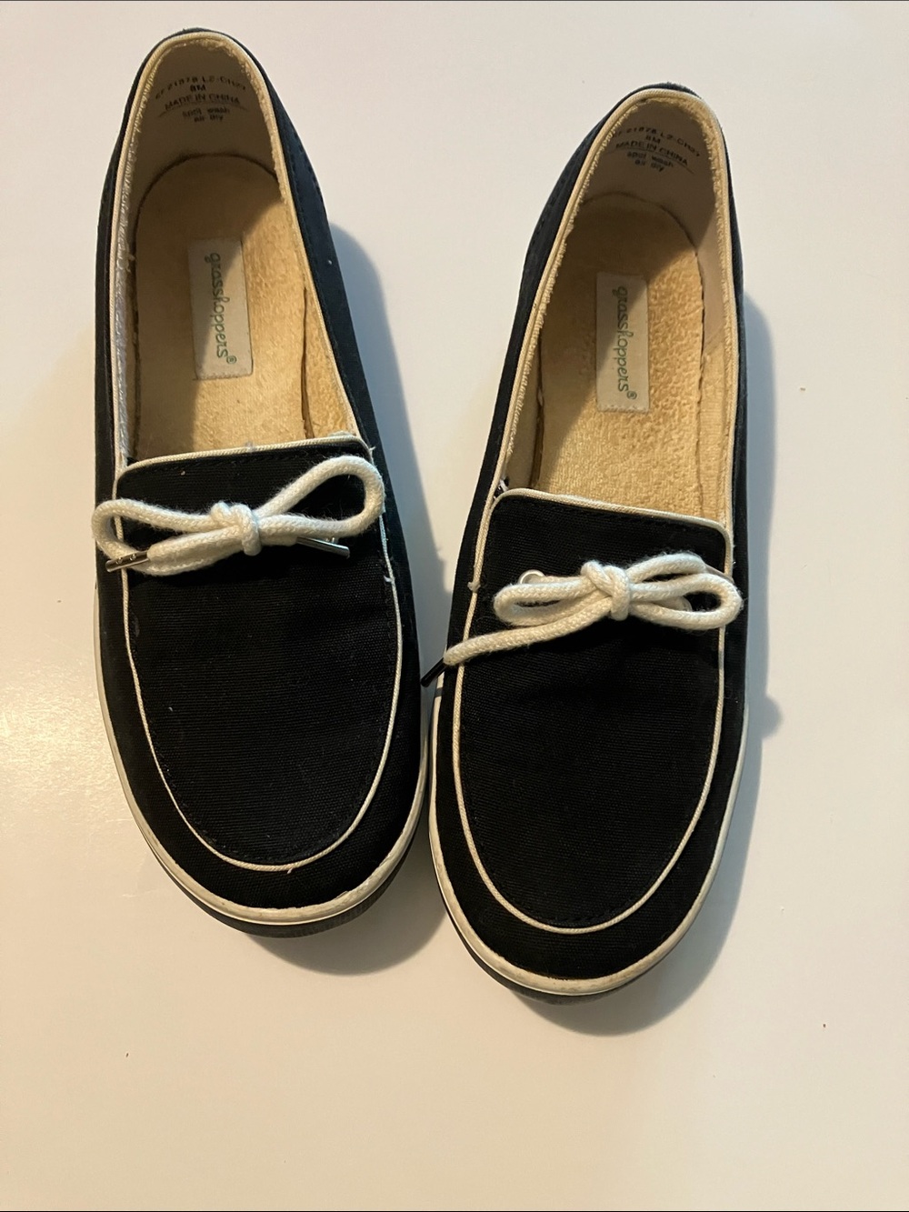 Grasshoppers Women’s 8M Black Canvas Slip on Boat Shoe w/white trim & bow detail